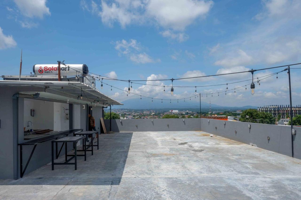 RedDoorz Plus near Patung Kuda Undip Jatingaleh Exterior foto