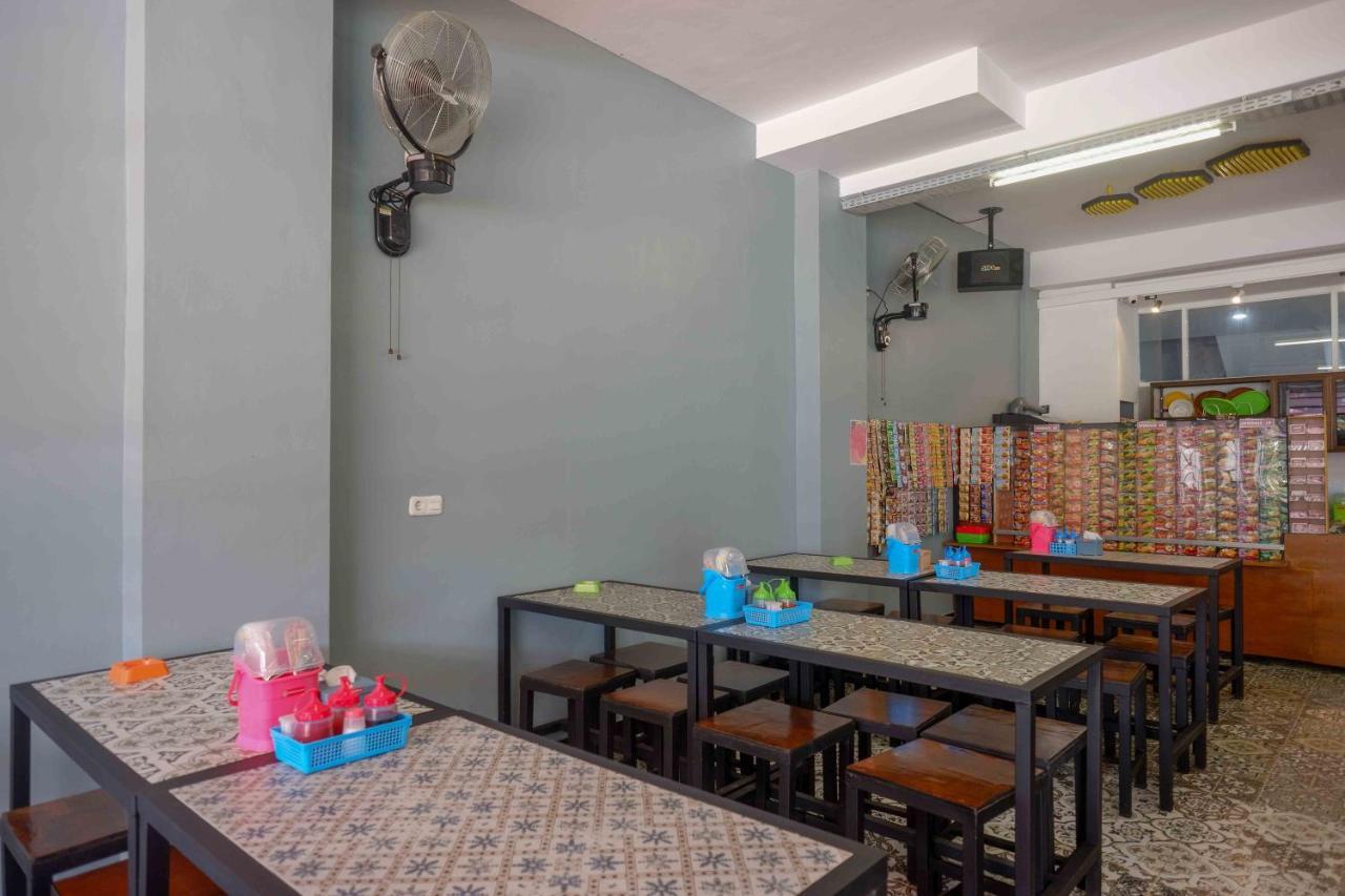 RedDoorz Plus near Patung Kuda Undip Jatingaleh Exterior foto