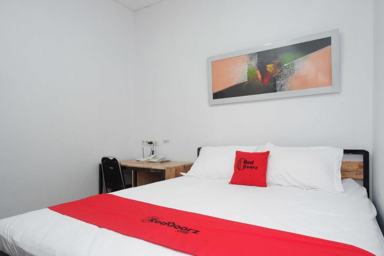 RedDoorz Plus near Patung Kuda Undip Jatingaleh Exterior foto