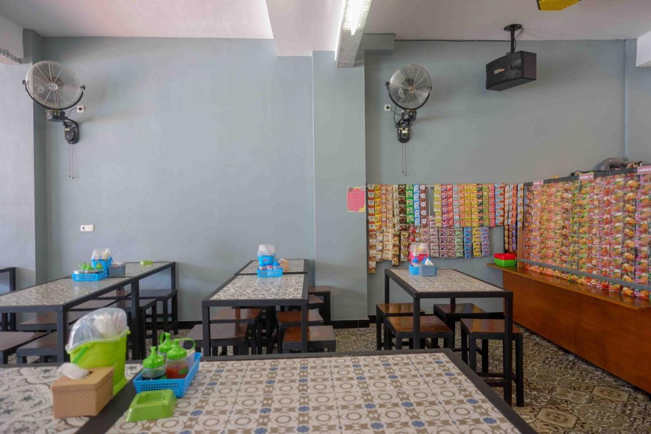RedDoorz Plus near Patung Kuda Undip Jatingaleh Exterior foto