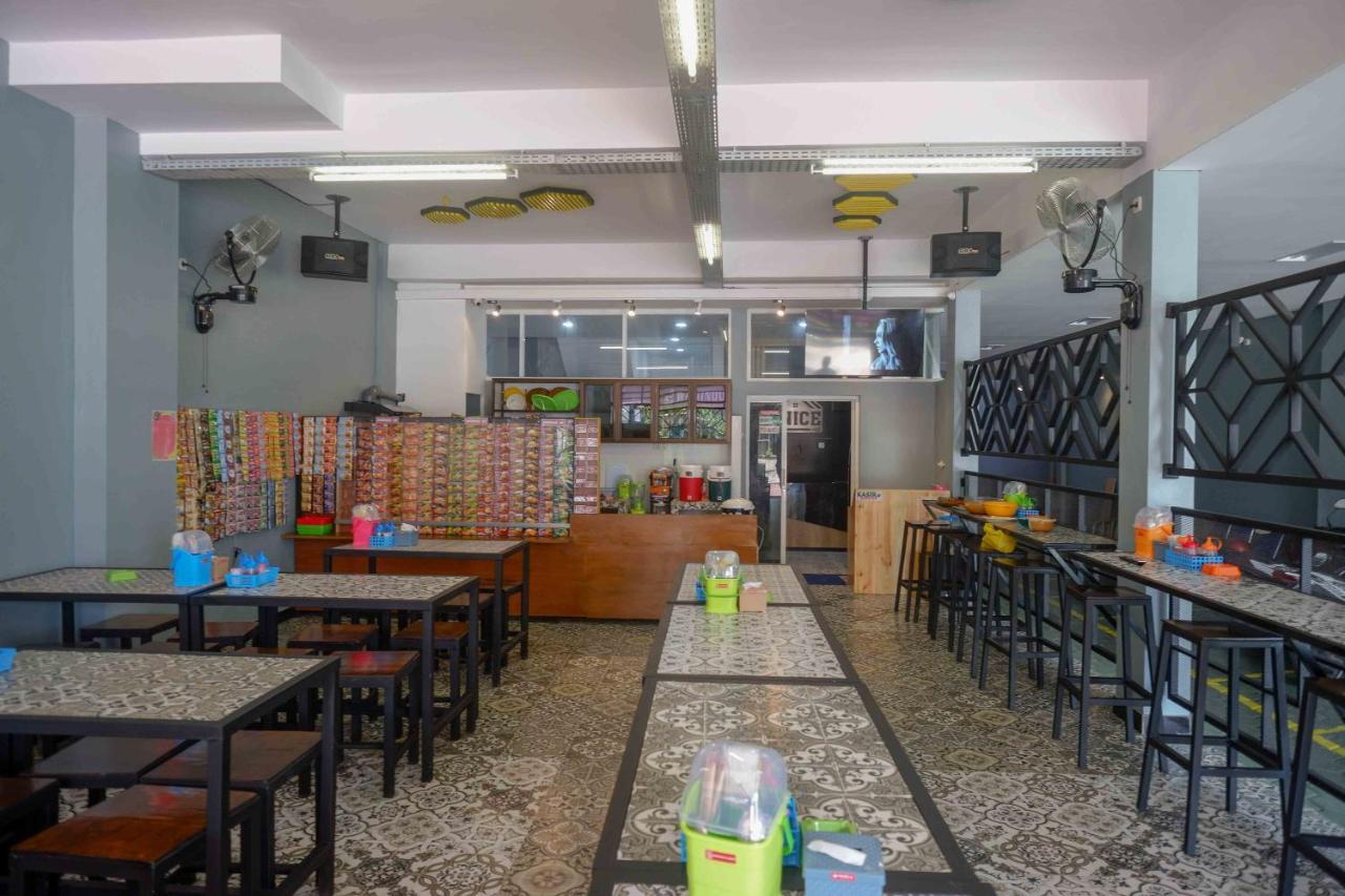 RedDoorz Plus near Patung Kuda Undip Jatingaleh Exterior foto